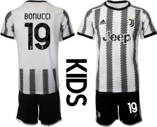 Kinder Juventus FC 2022-23 Heimtrikot Schwarz Weiß Kurzarm + Kurze Hosen BONUCCI 19